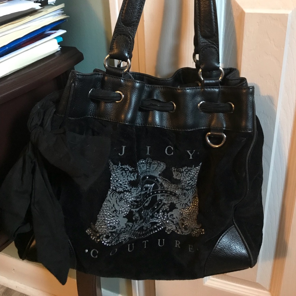 Black shoulder bag